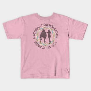 Natural Horsemanship Feathers - Barn Shirt USA Kids T-Shirt